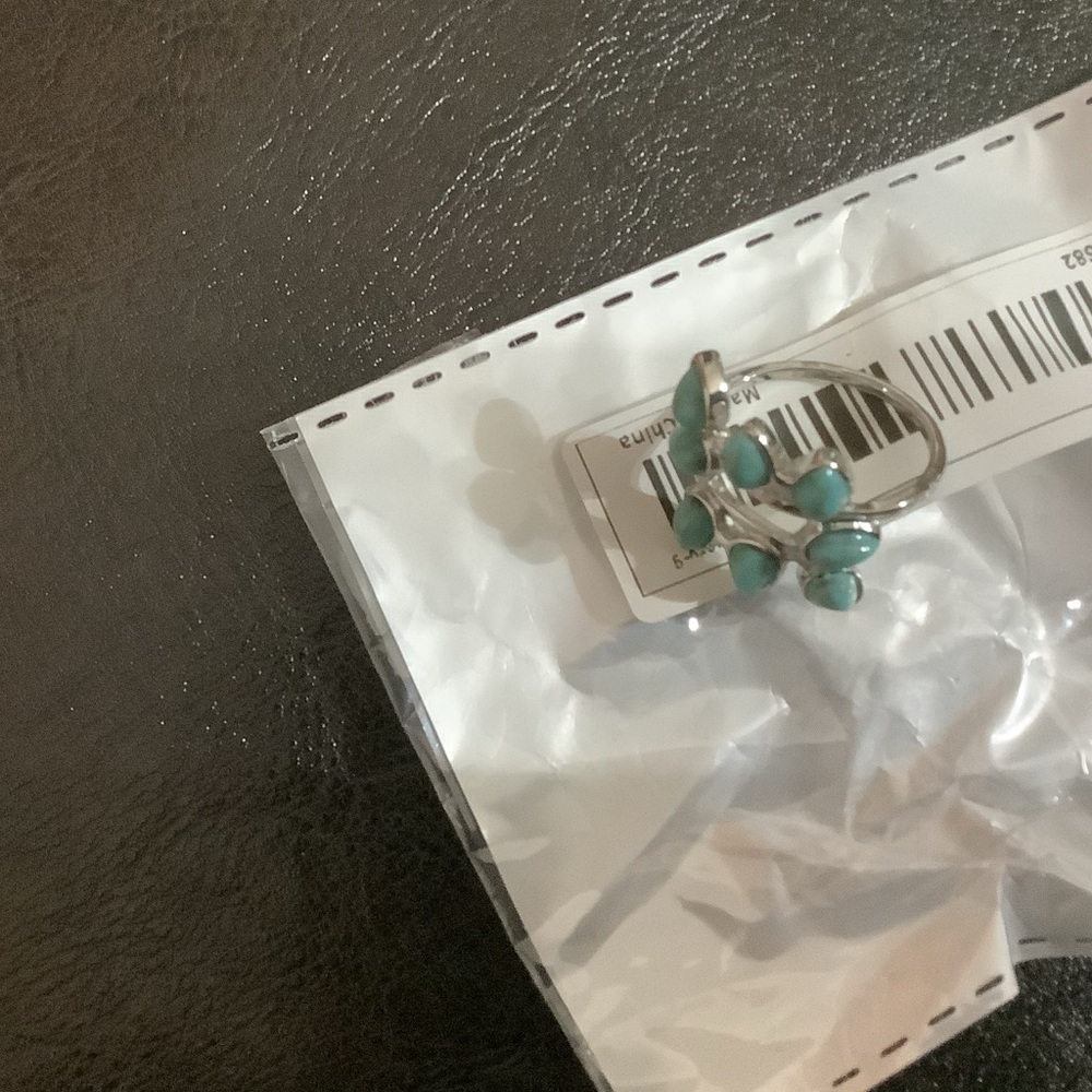💥2/$24 or 3/$30💥 unique boho style silver and turquoise fashion ring. NWT. Sz 9 - Picture 7 of 8